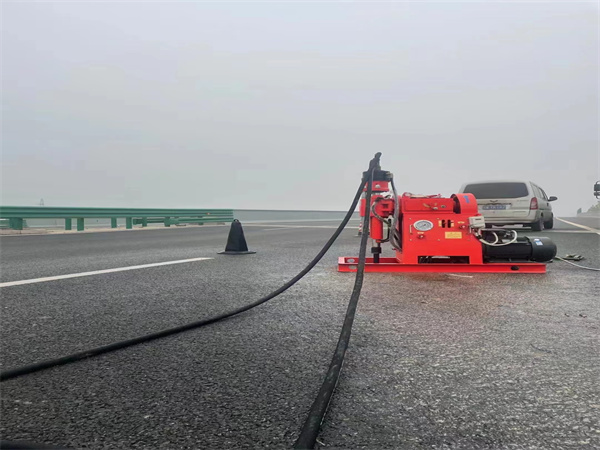 化德马路路基路面开裂下沉注浆加固灌浆